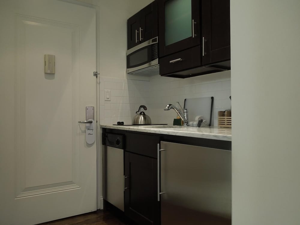 East Village Hotel 46/50