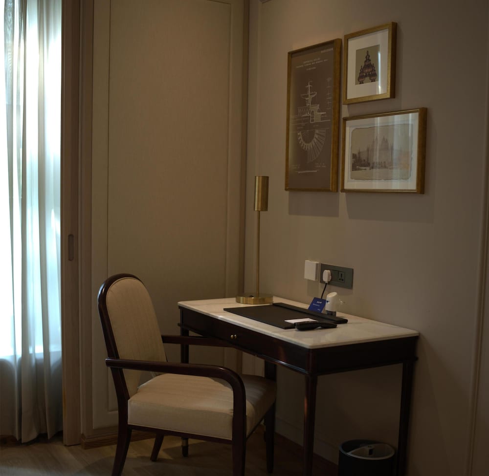 Radisson Blu Marina Hotel Connaught Place 55/75