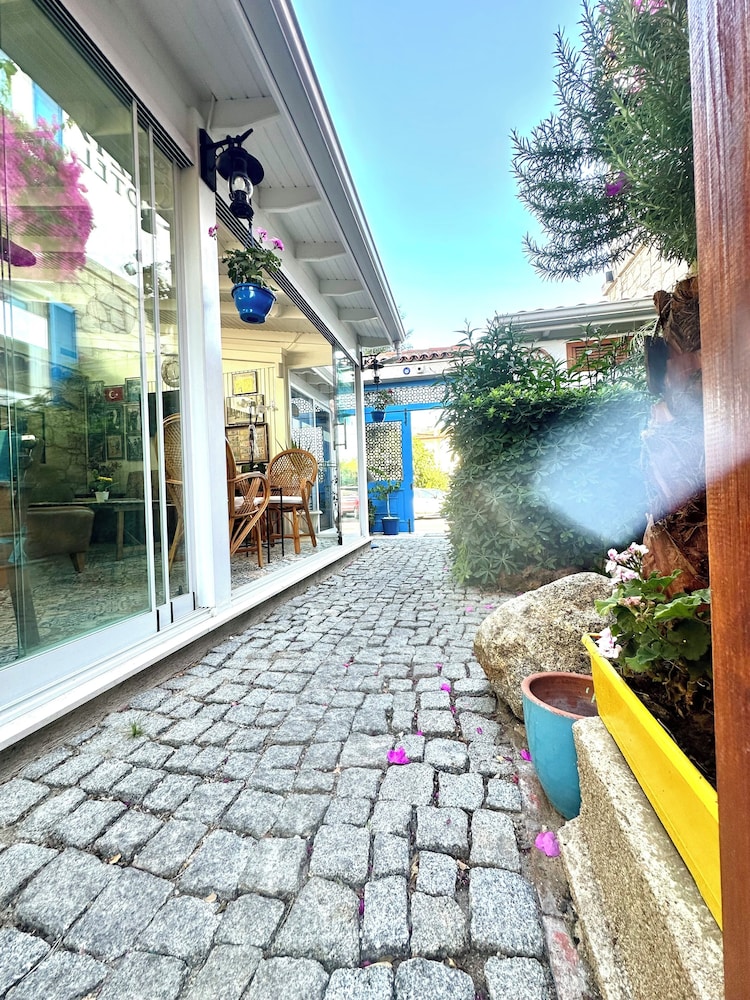 KAYEZTA HOTEL 40/49