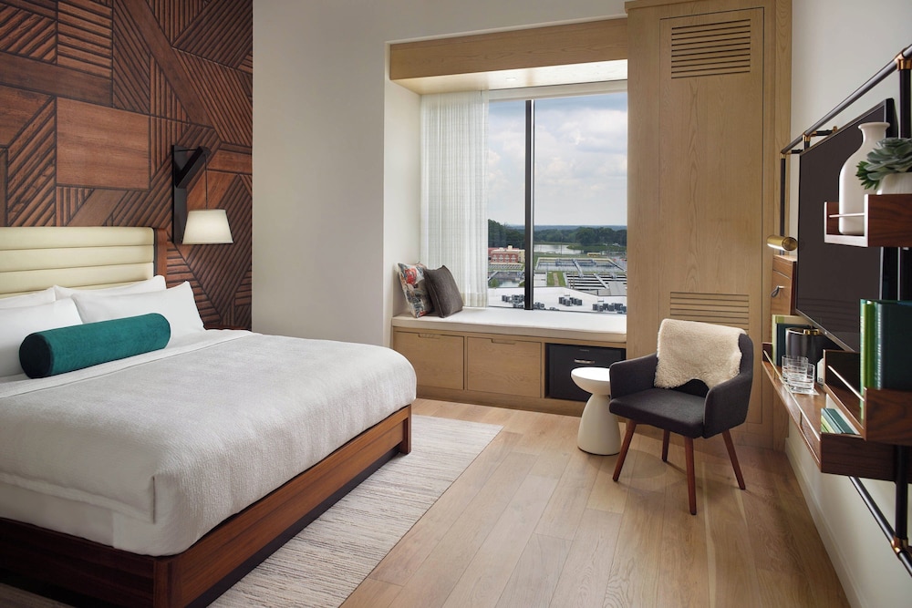 Deluxe, King Bed, High Floor