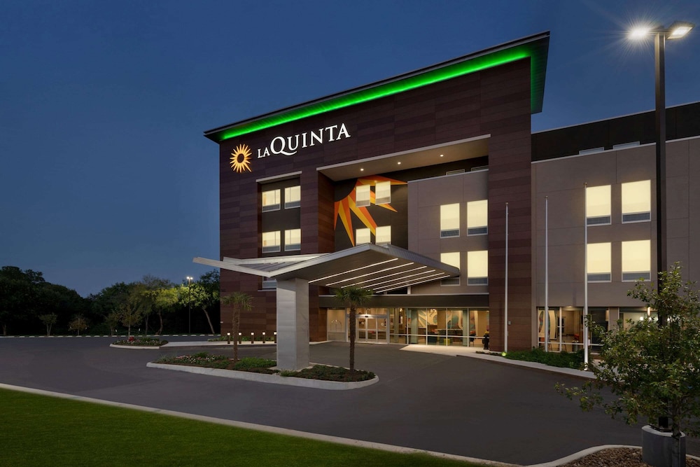 La Quinta Inn Suites By Wyndham San Antonio Seaworld Lafb 2/39