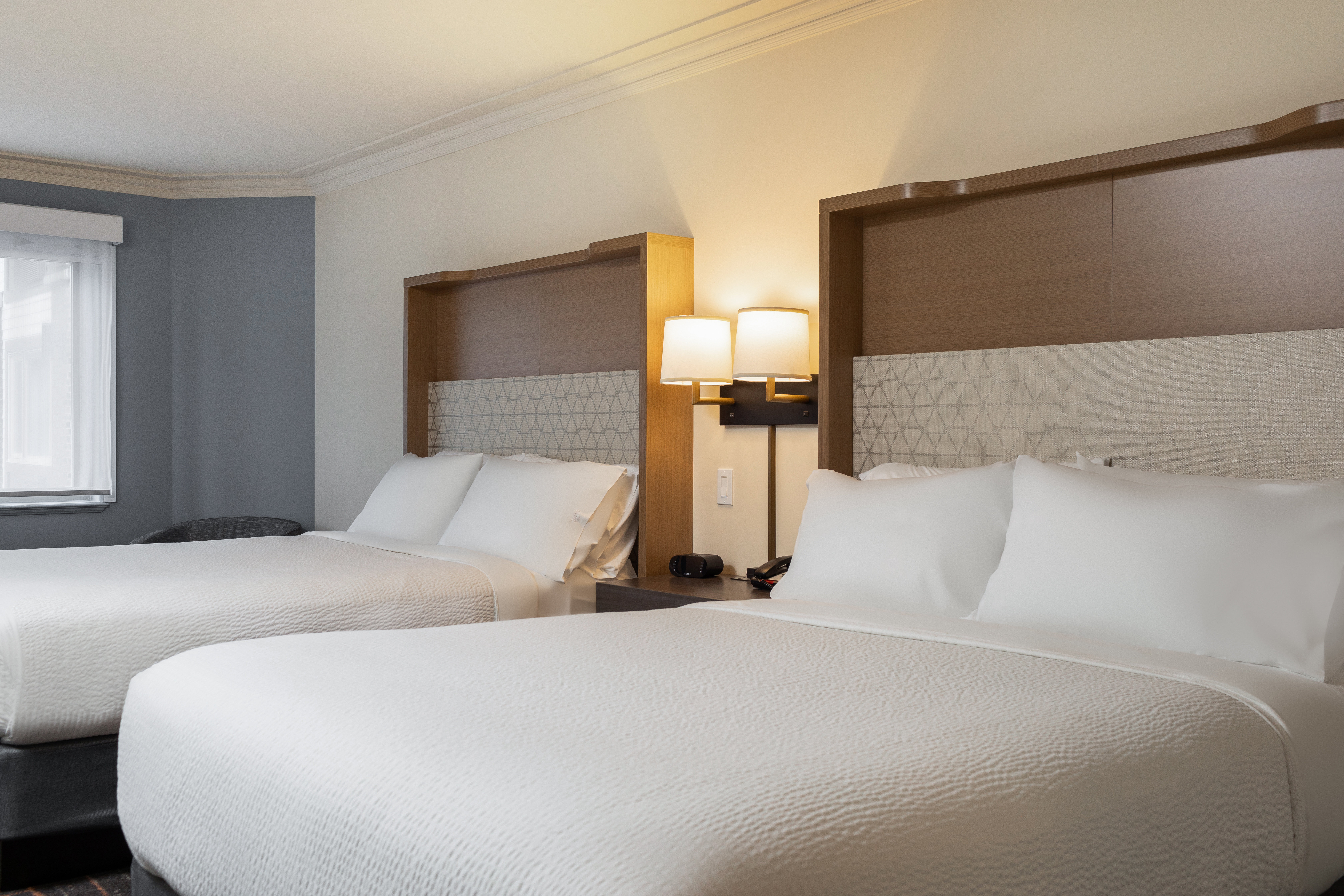Elk Lake Inn Suites Victoria 19/81