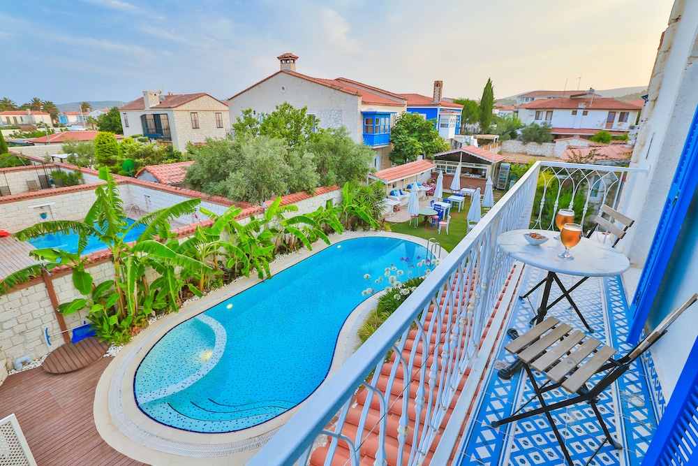 Cumbali Konak Alacati 44/50