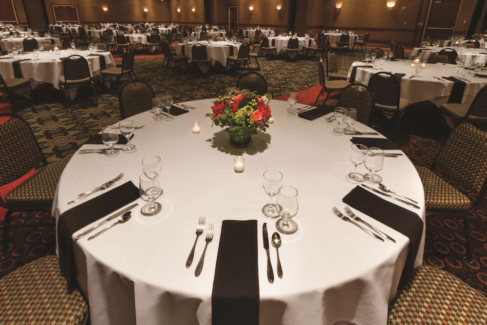 Embassy Suites by Hilton Portland Airport 66/66