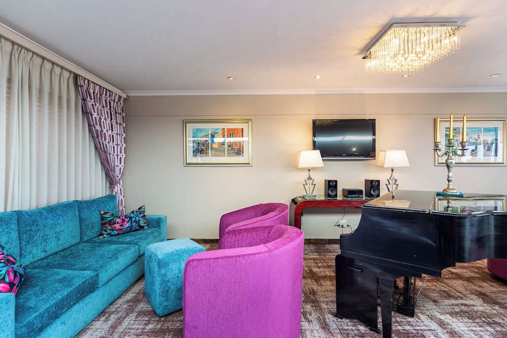 Signal Hill Lodge 39/65
