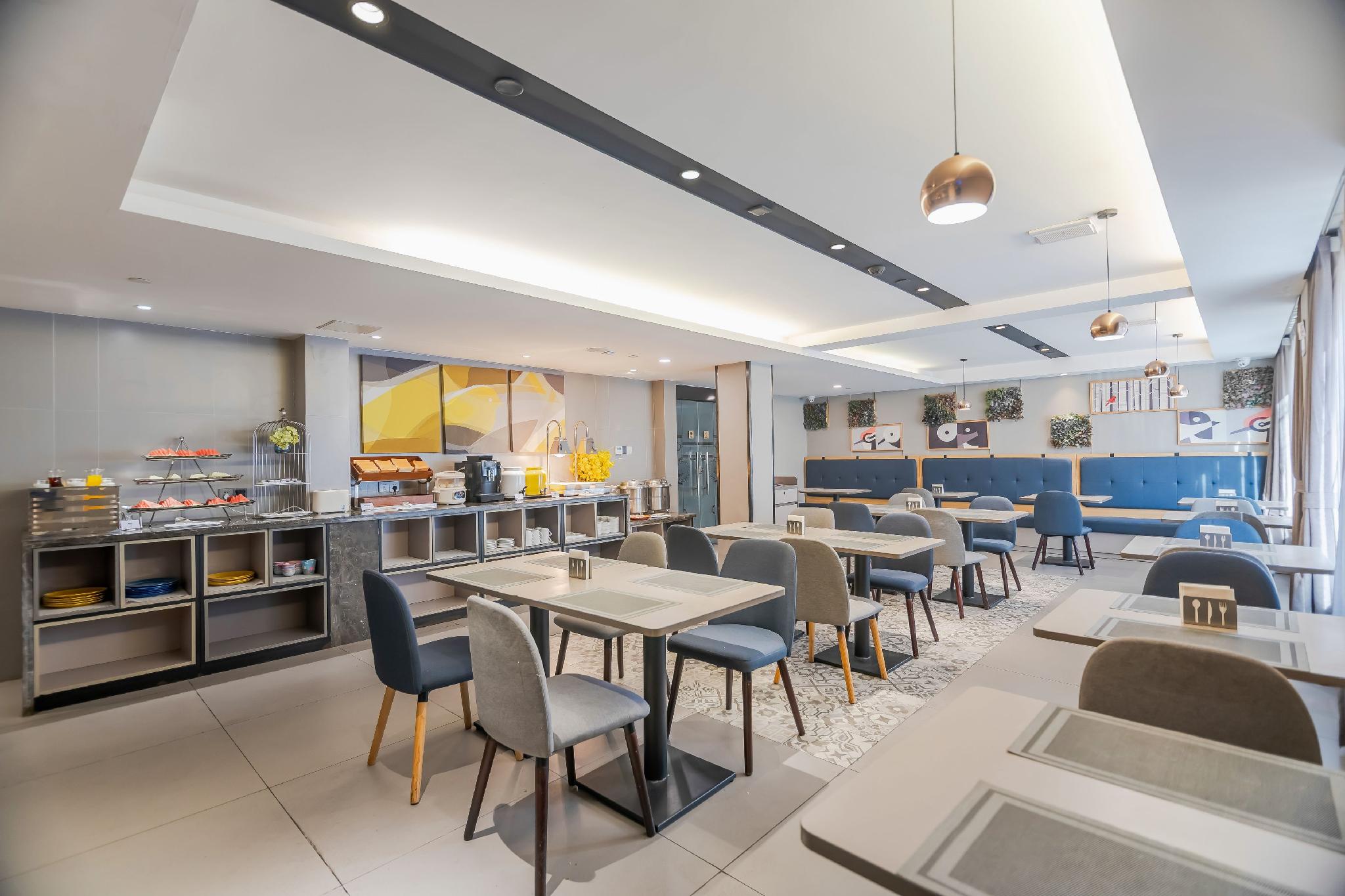 Home Inn Selected (Shanghai Hongqiao Gubei Yaohong Road Metro Station) 42/53