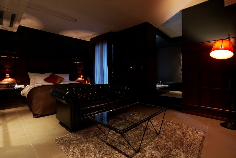 Lee Design Hotel 30/74