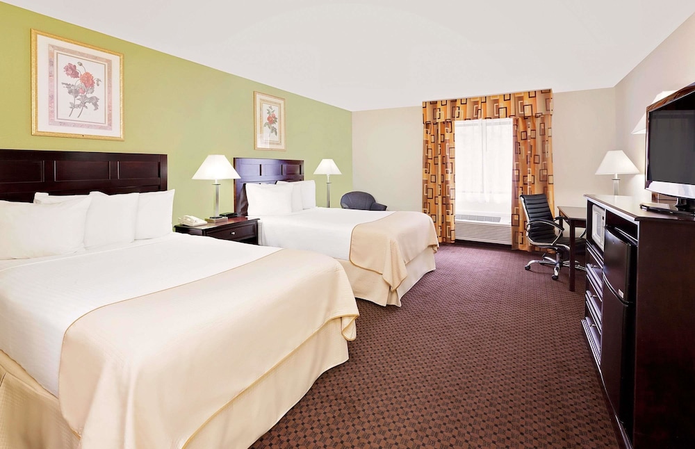 Baymont By Wyndham Battle Creek Downtown 21/39