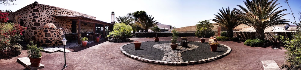 Hotel Rural Mahoh 56/64