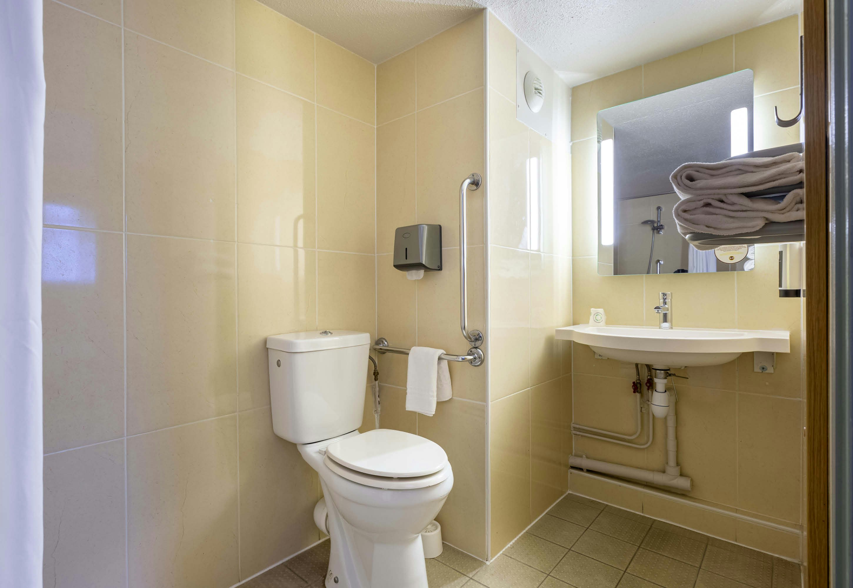 B&B HOTEL Chartres Le Forum 27/29