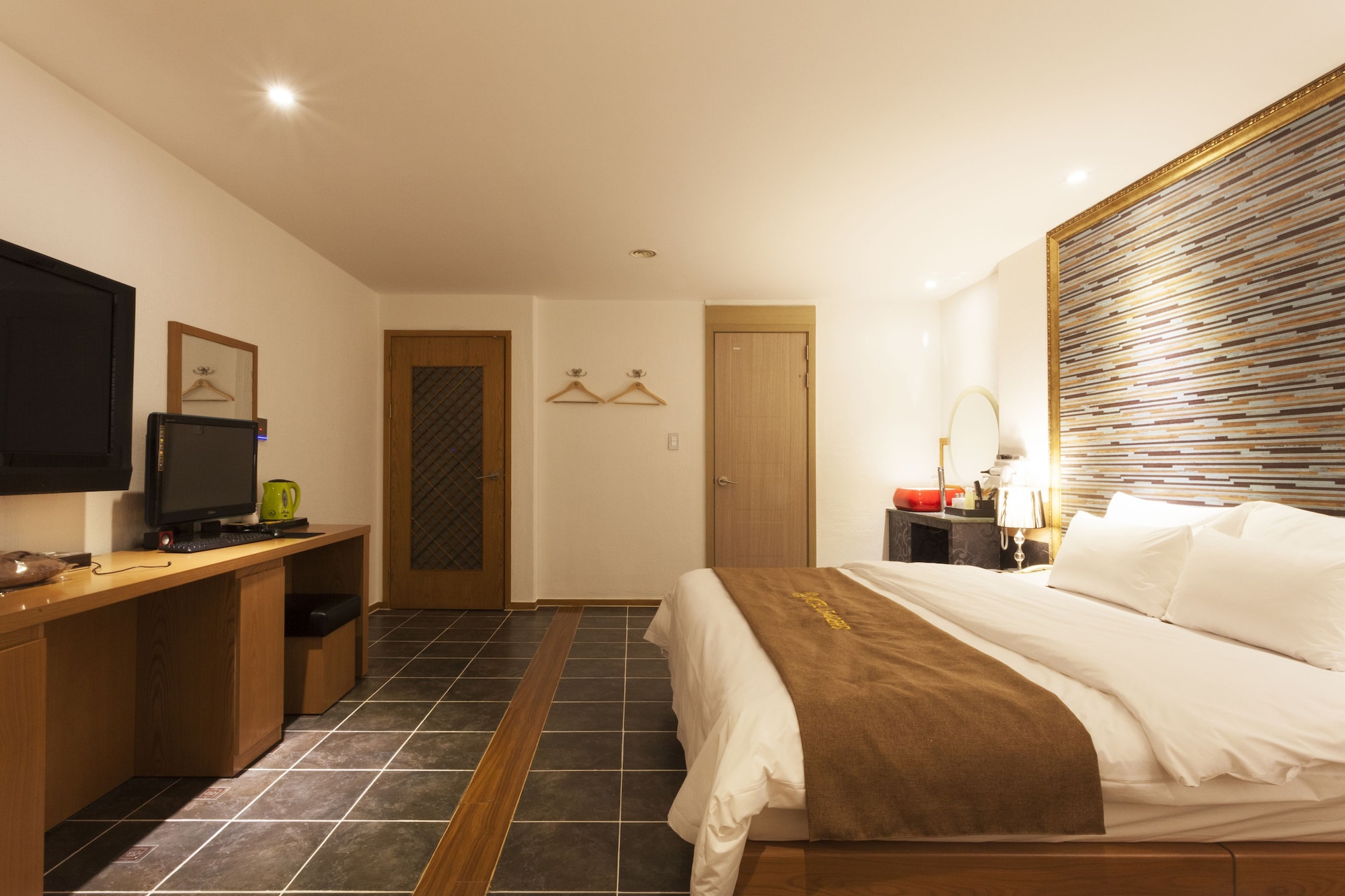 Deluxe, 1 Double and 1 Single Bed, No Parking