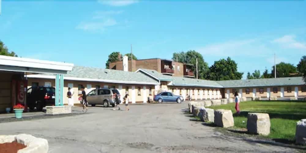 Parkway Motel 3/13