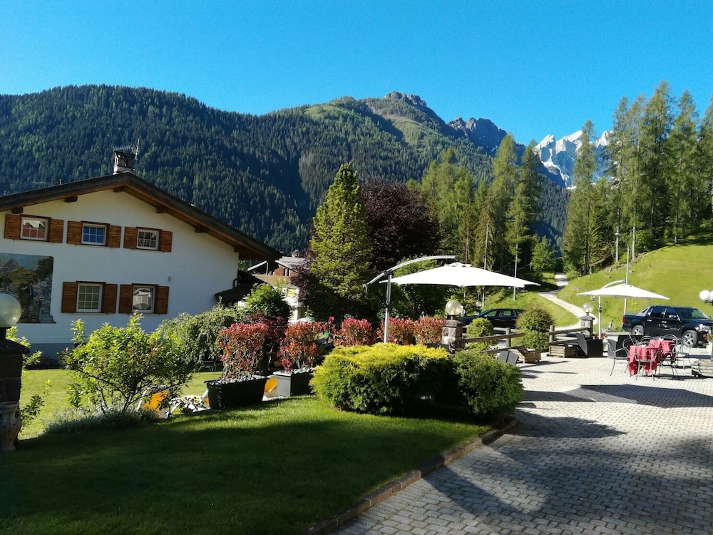 Park Hotel Arnica 49/50
