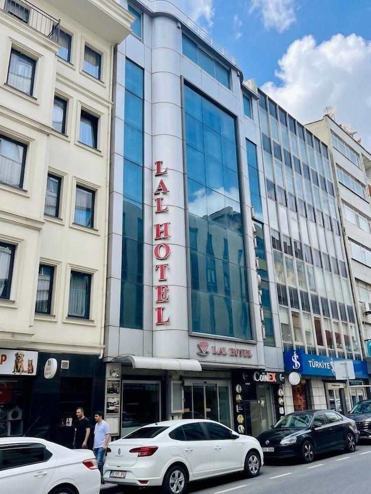 Lal Hotel 32/35