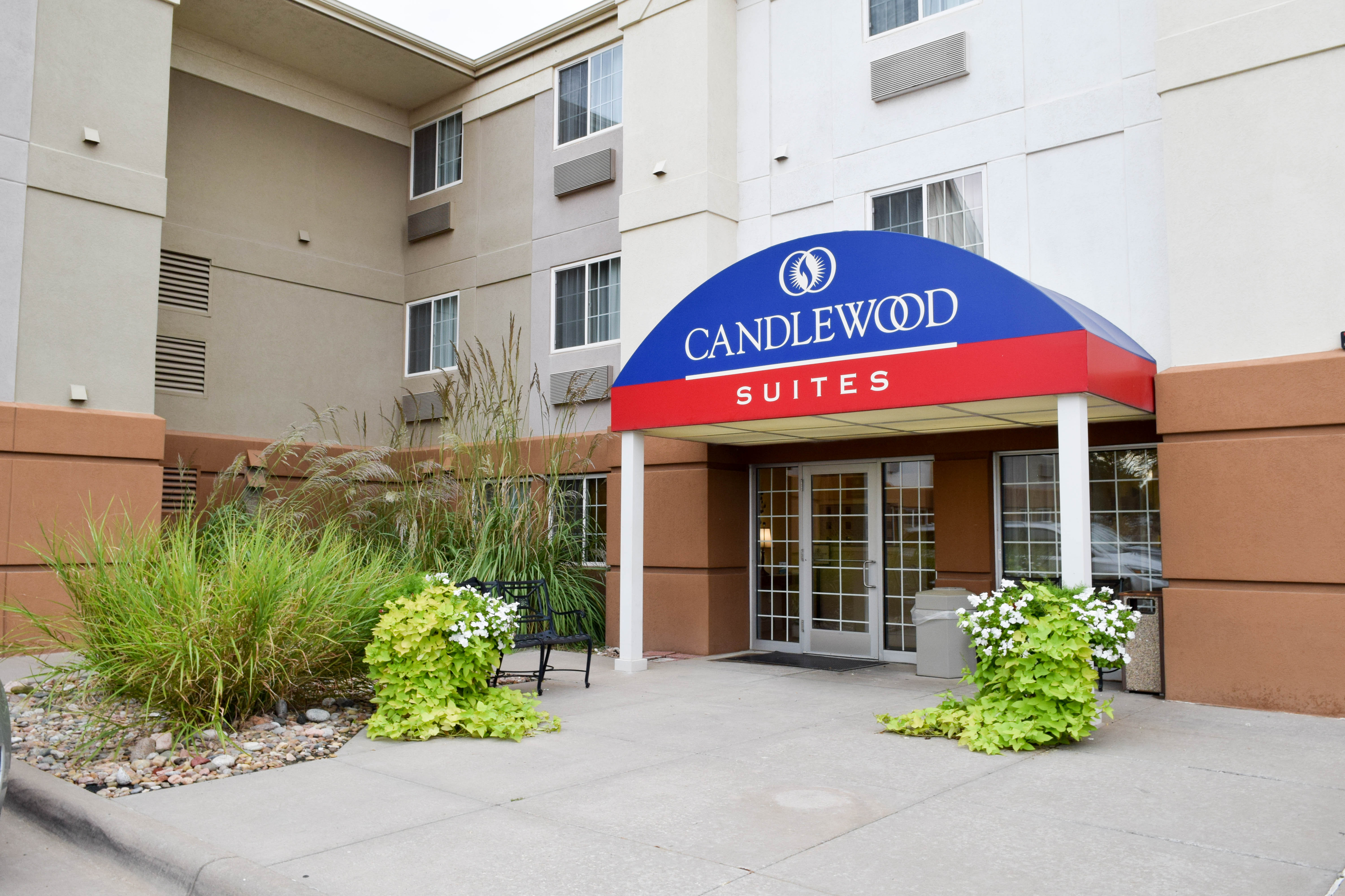 Sonesta Simply Suites Wichita Airport 11/69