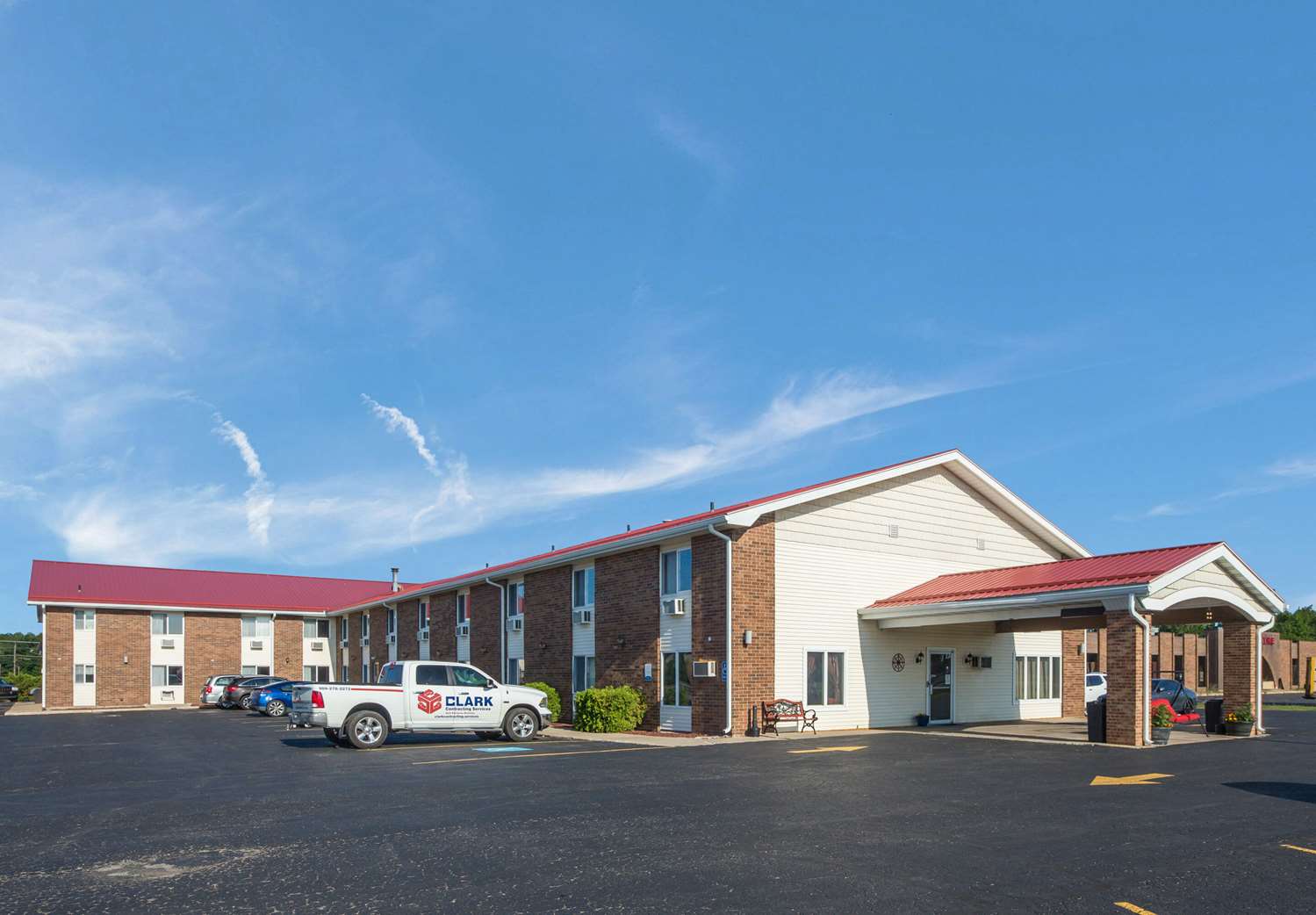Econo Lodge Inn & Suites Escanaba North 4/14