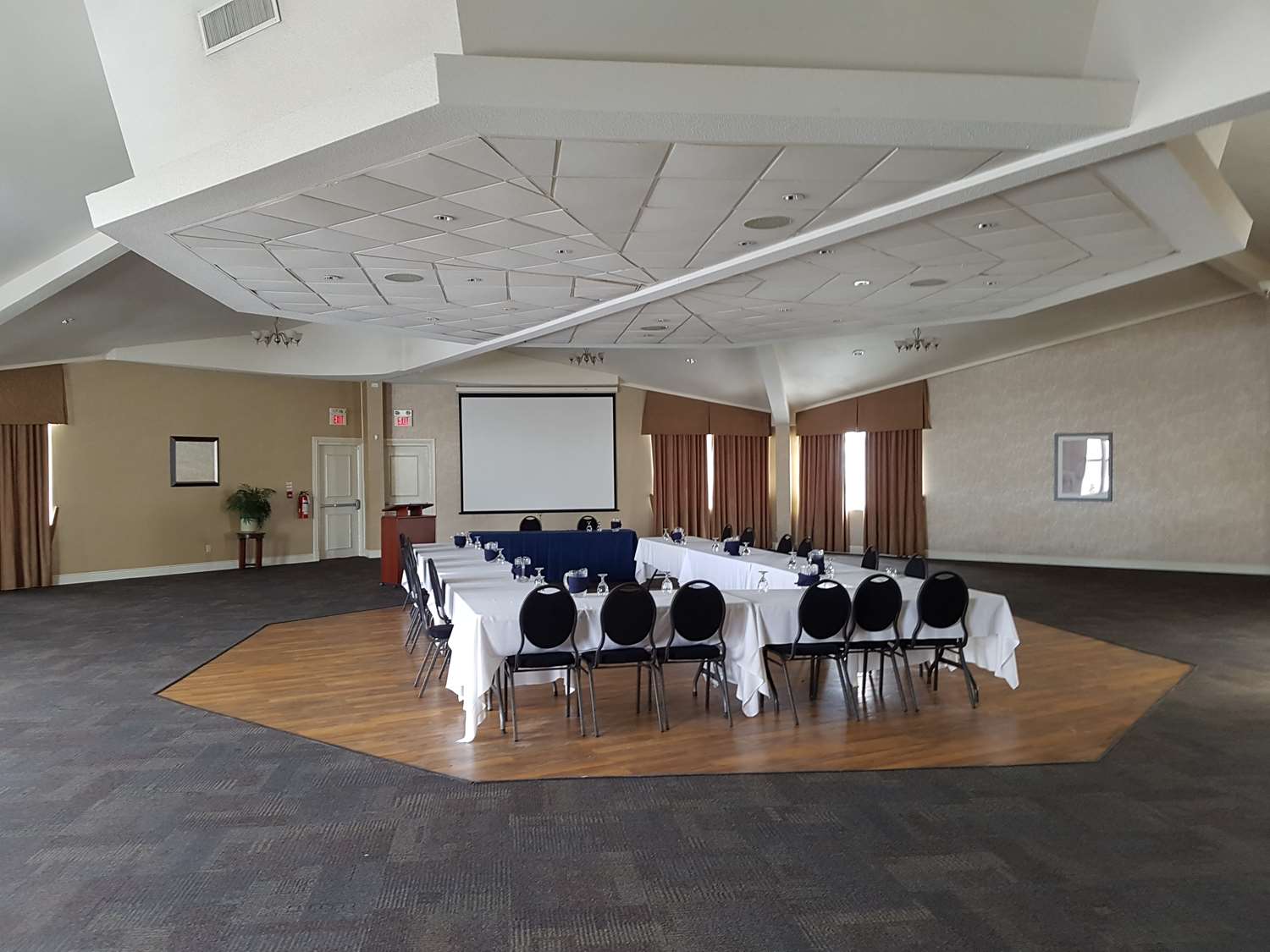 Best Western Plus Durham Hotel and Conference Centre 9/12