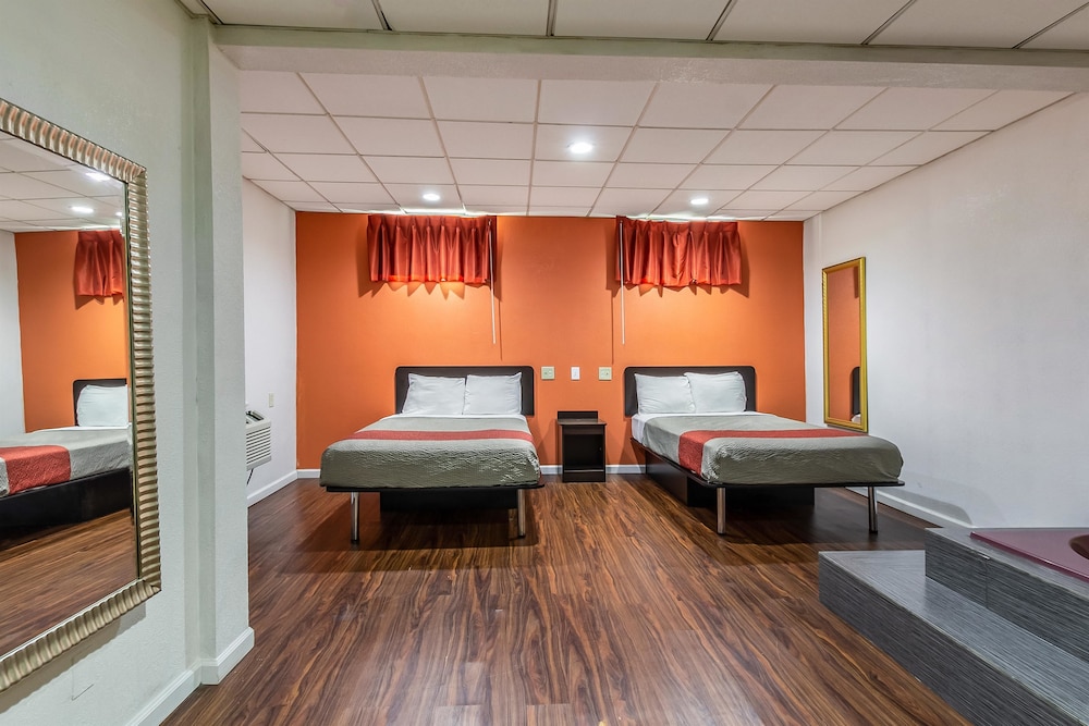 Motel6 Elizabeth, NJ - Newark Liberty Intl Airport 34/45