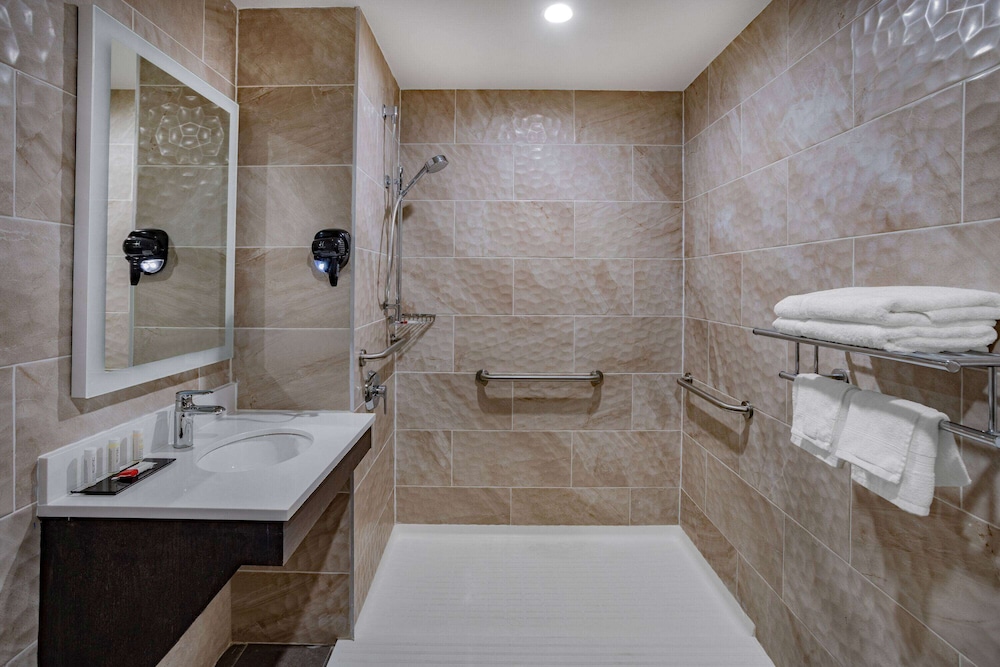 Days Inn by Wyndham Bronx NYC 45/50