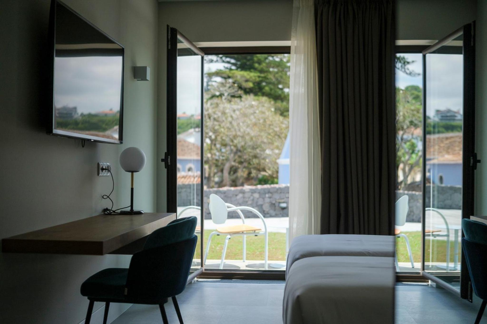 غرفة بسرير مزدوج بشرفة، AZORES BOOK HOTEL 7/10