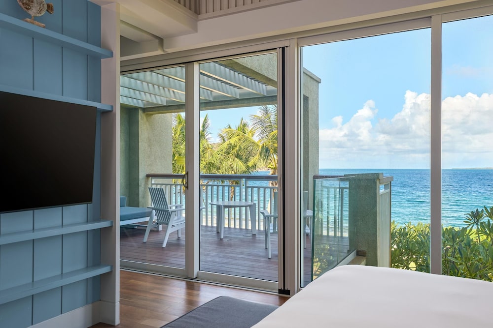Suite, King Bed, Beach Front, Sofa