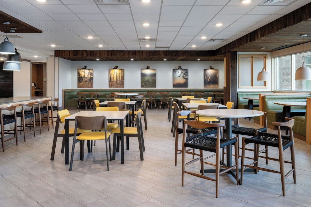 Fairfield Inn & Suites by Marriott Louisville Shepherdsville 26/38