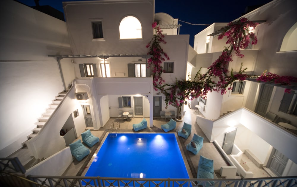 Markakis Studios Fira 34/49