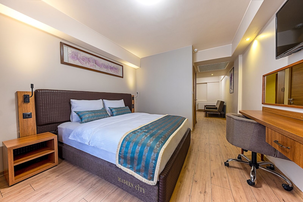 Madeen City Hotel 8/14