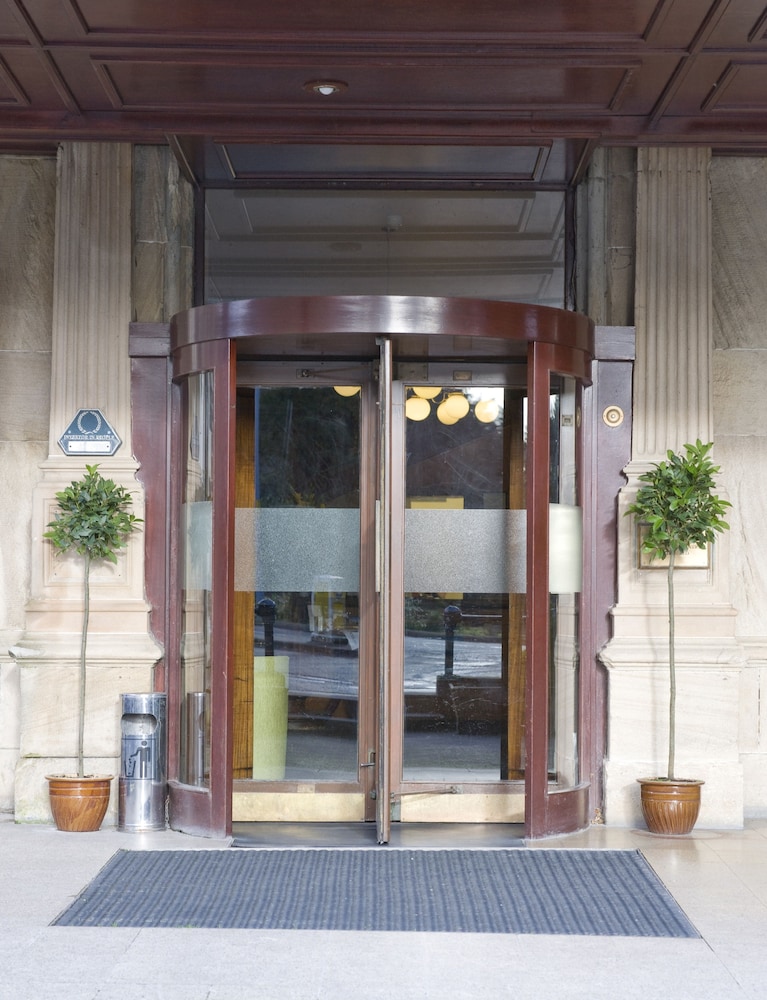 Tarbet Hotel 4/58