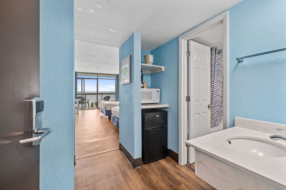 North Shore Oceanfront Resort Hotel 26/80