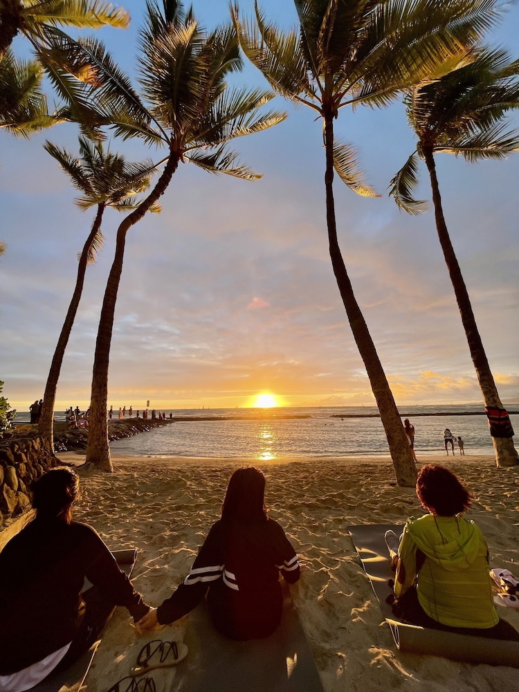 Waikiki Resort Hotel 62/69