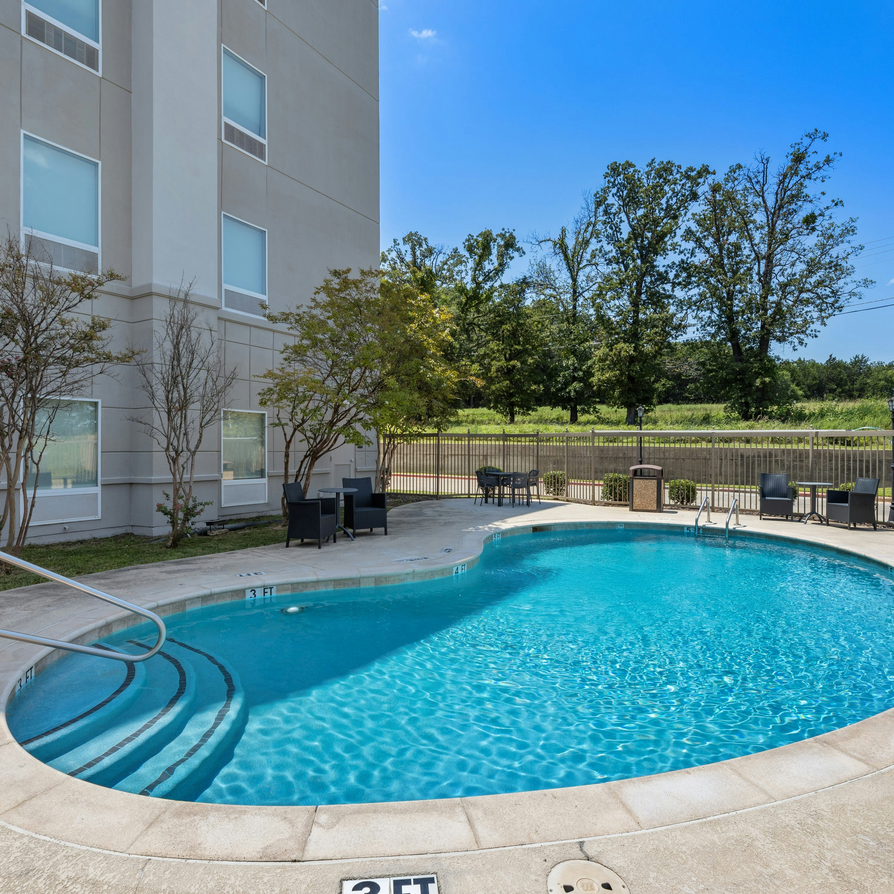 Hampton Inn and Suites Denison, TX 58/60