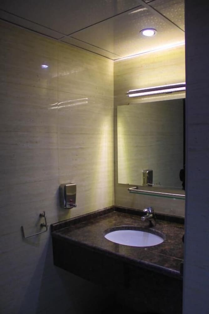 Qaser AlSultan Hotel Suites 42/42