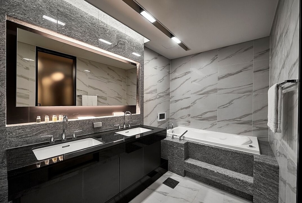 NEWCZ LCT RESIDENCE 46/48