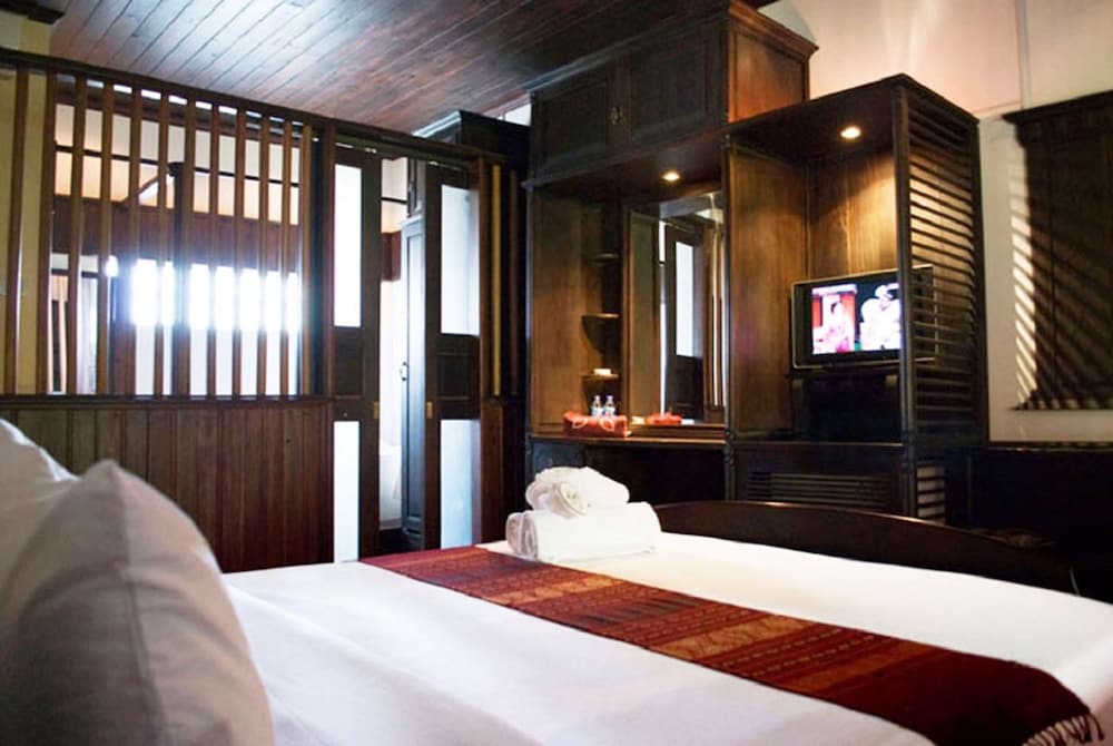 DELUXE, DOUBLE BED, POOL VIEW