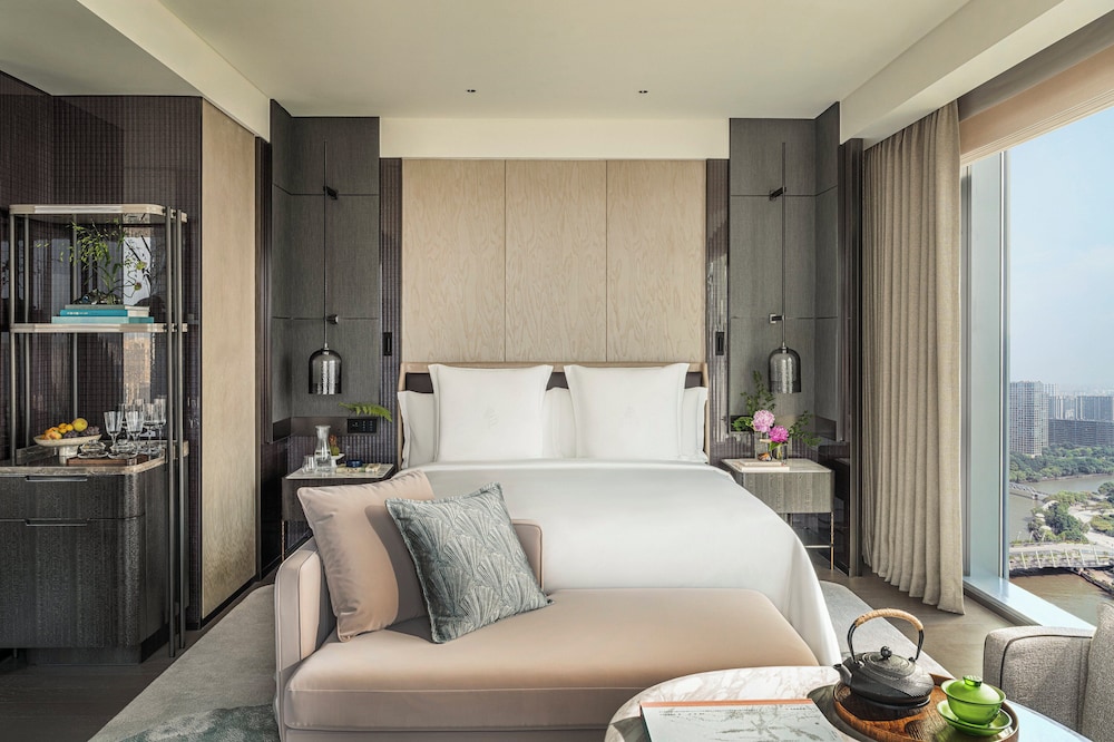 Four Seasons Hotel Hangzhou at Hangzhou Centre 24/55