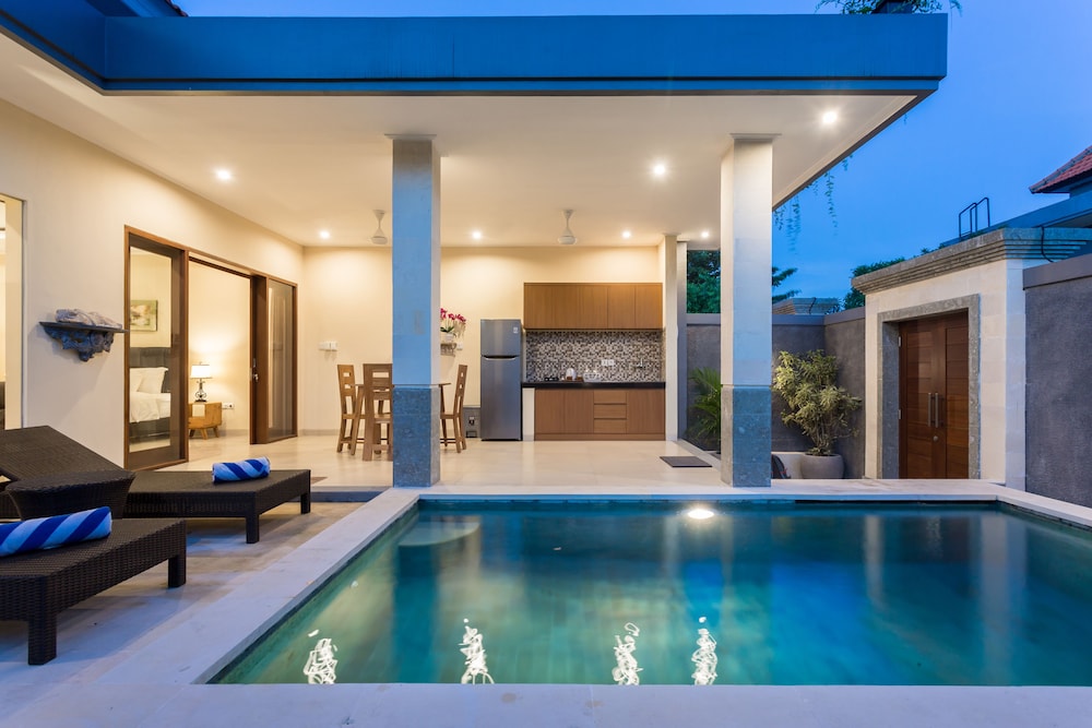 Kubu Petitenget Suite Seminyak 35/63
