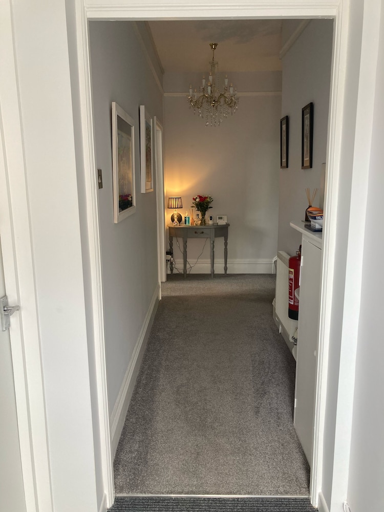 Bentley Lodge 9/50