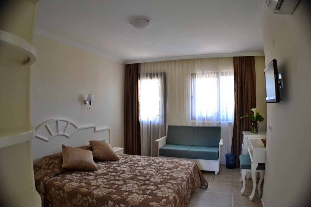 UNSAL HOTEL 12/45