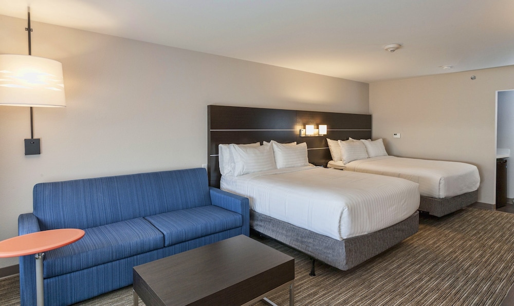 Holiday Inn Express Suites Dodge City 13/44