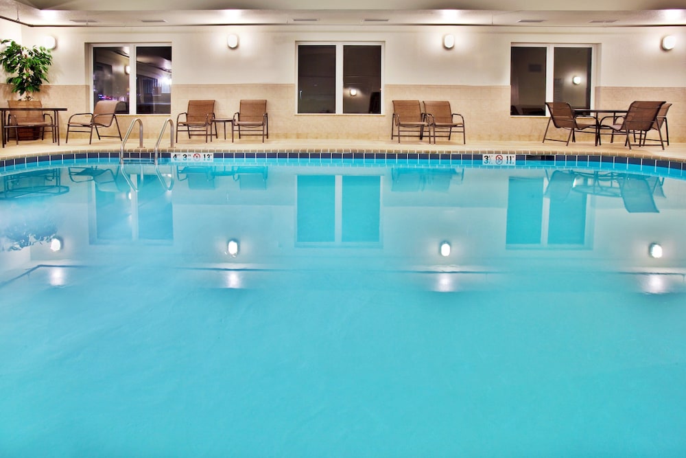 Holiday Inn Express Hotel & Suites Dubuque-West 5/51