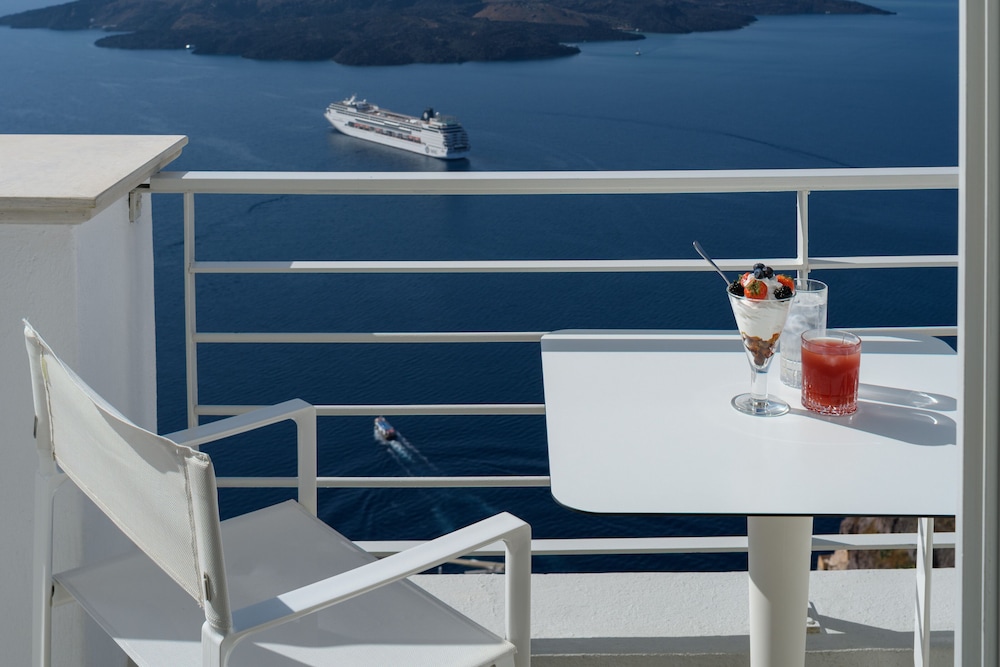 Nefeles Luxury Suites 8/49