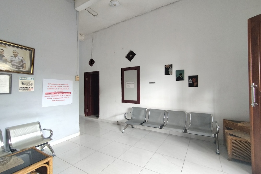 OYO 2933 Wisma Hiro Pertiwi 25/26