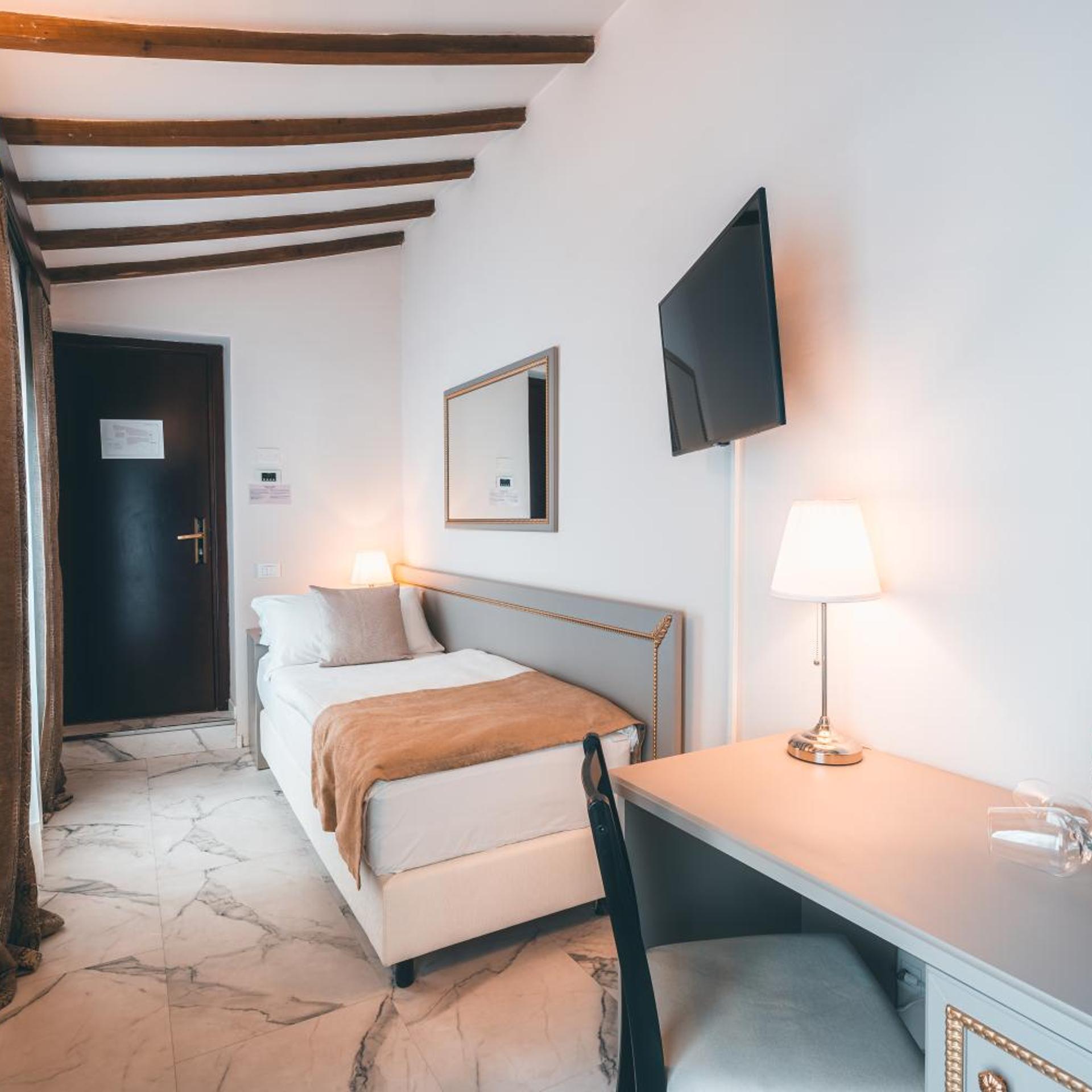 Room, Single