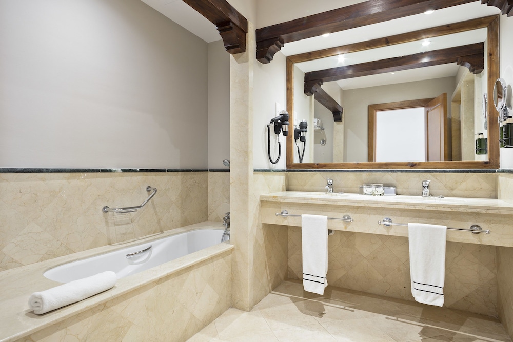 The Level At Melia Villaitana 50/50