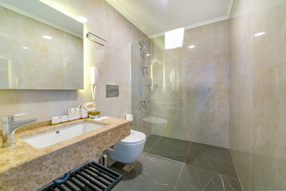 Algora Halal Hotel and Spa 46/50