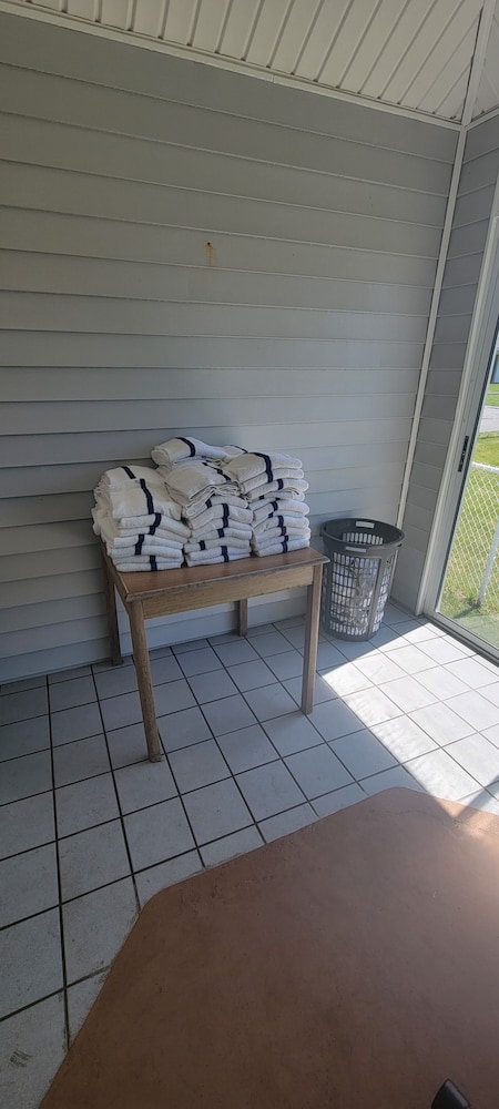 Mackinaw Budget Inn 40/50
