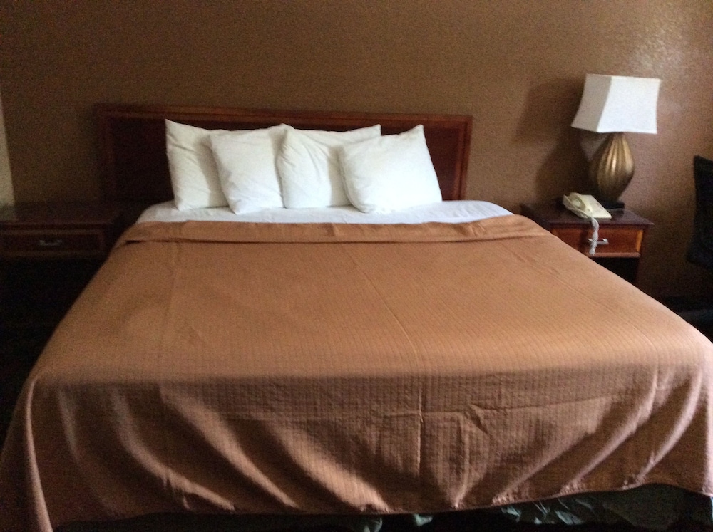 Rodeway Inn Whitehall 18/26