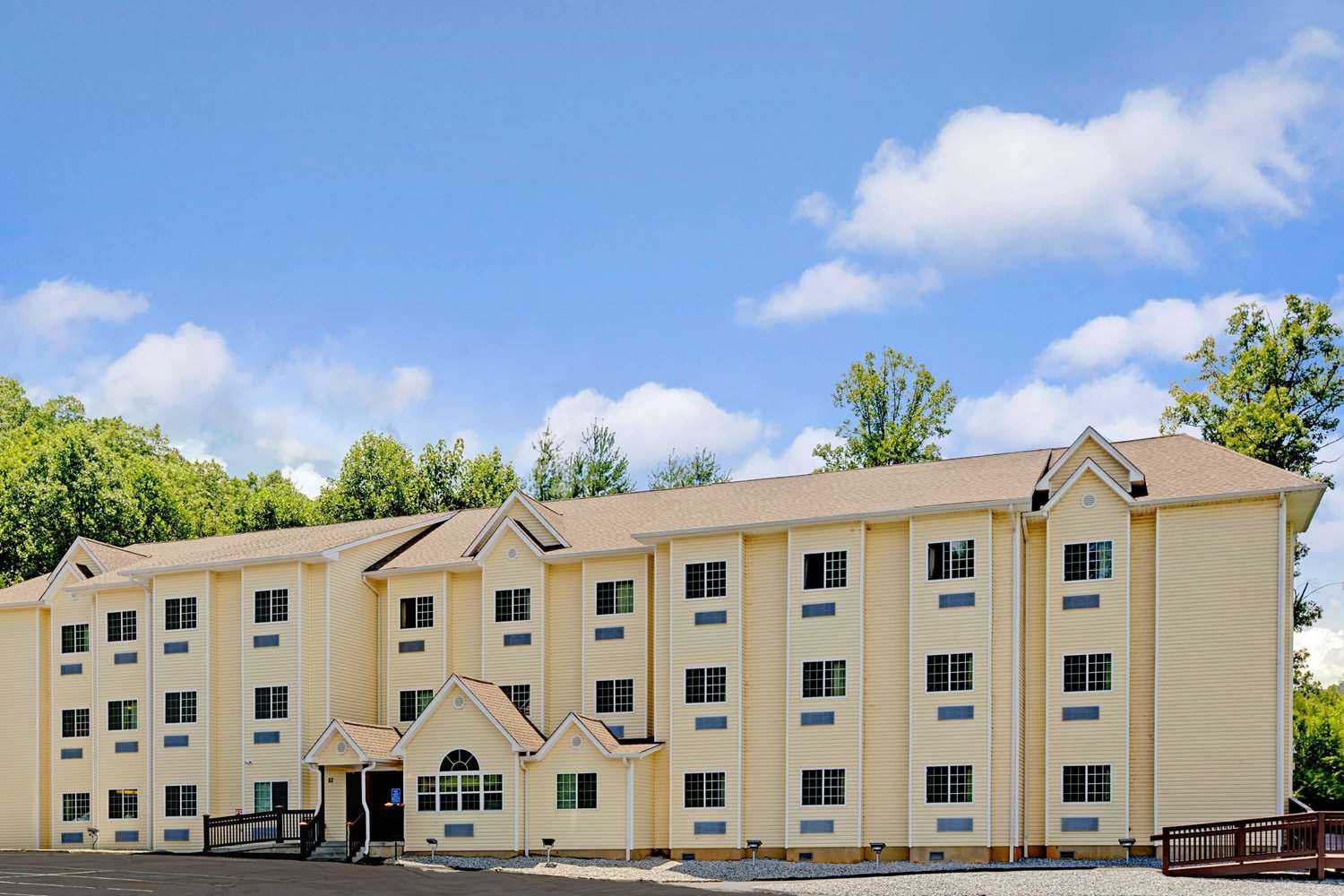 Microtel Inn Suites By Wyndham Bryson City 2/22