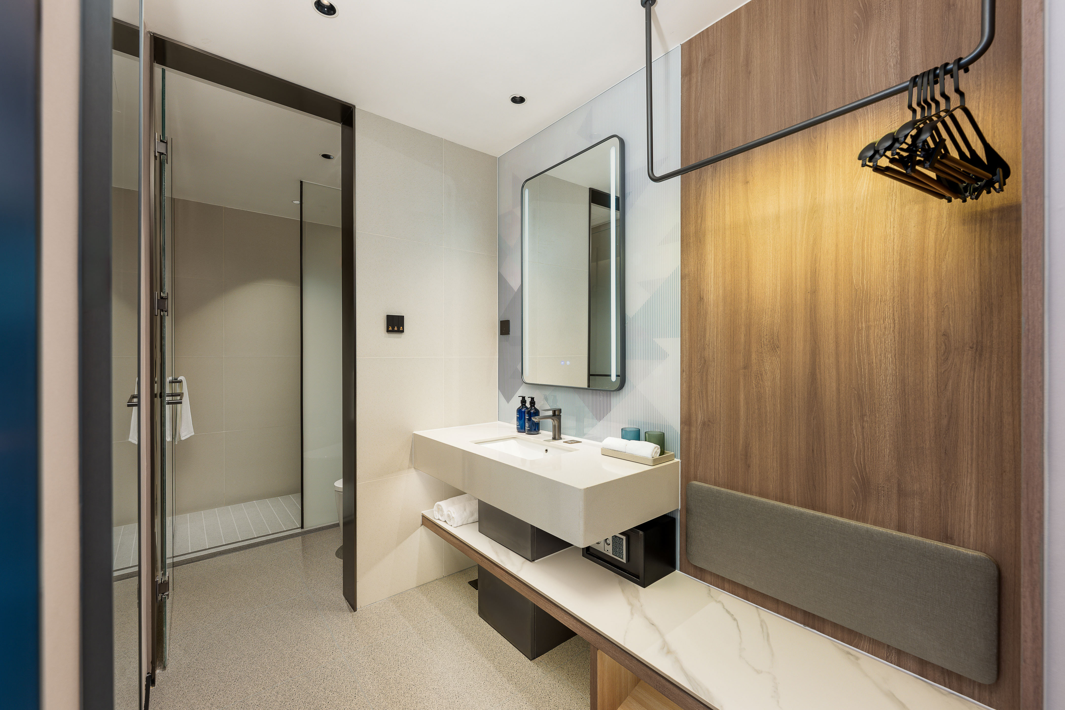 Holiday Inn Express Shanghai Changyang Road by IHG 54/55